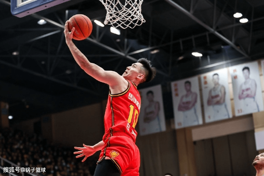 漠南山猫队险胜闽南雄鲨队,田径半决赛上演关键失误成转折!临场应变见真章(南山的部长们真实事件) 漠南山猫队险胜闽南雄鲨队,田径半决赛上演关键失误成转折!临场应变见真章(南山的部长们真实事件)