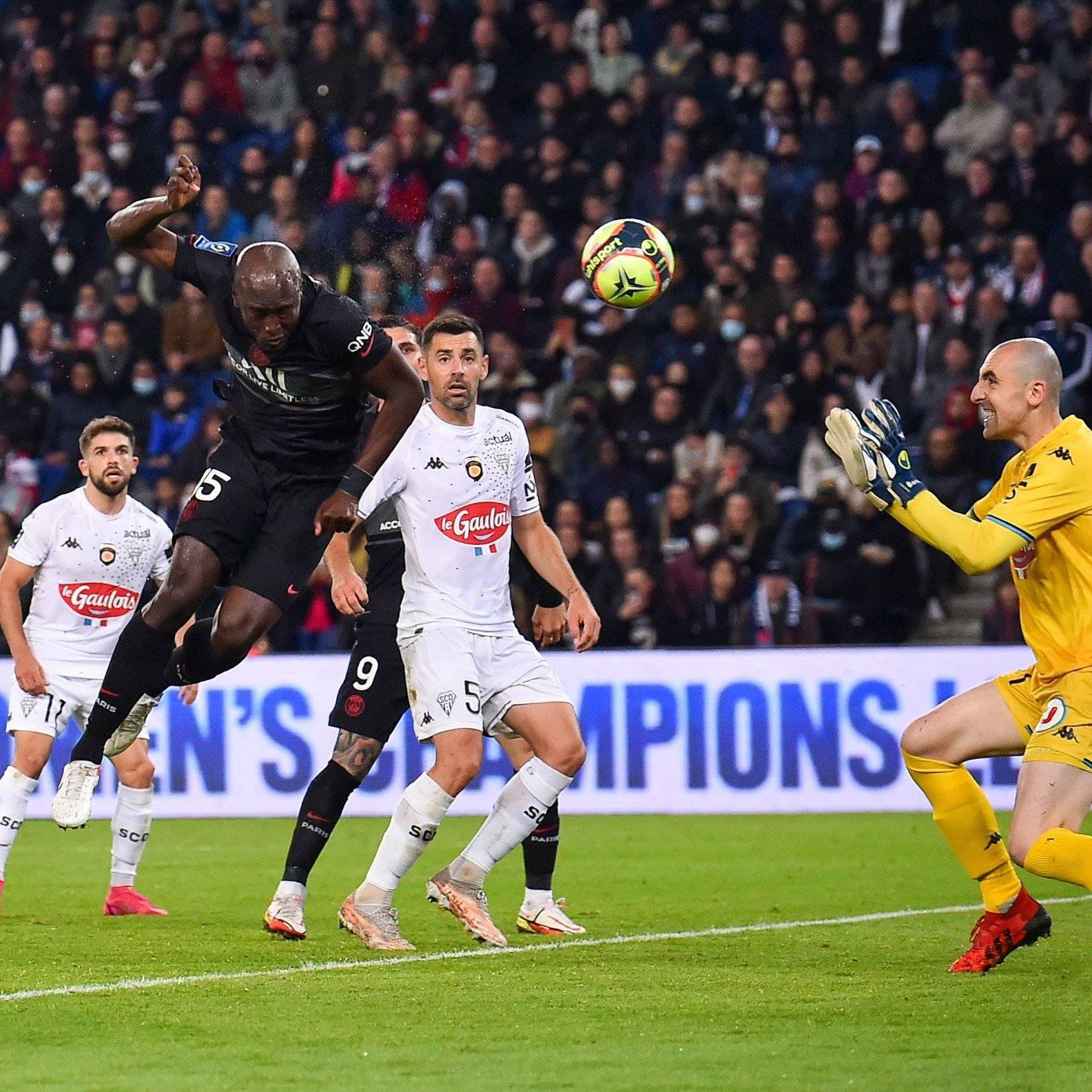 赛后罗马手感冰凉：法甲节点到来，气氛紧张，轮换策略成焦点(今日法国杯最新战况火热豪门对决)